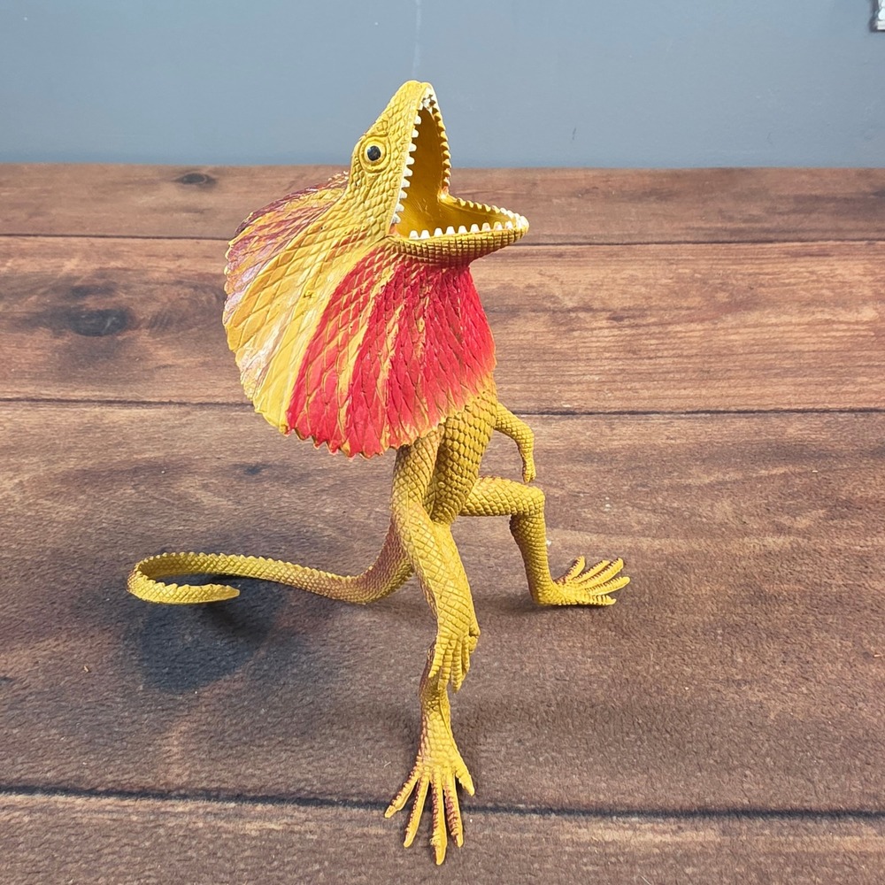Imperial Frilled Lizard Toy Kids OS Yellow Excellent 1984 Vintage PVC Figure